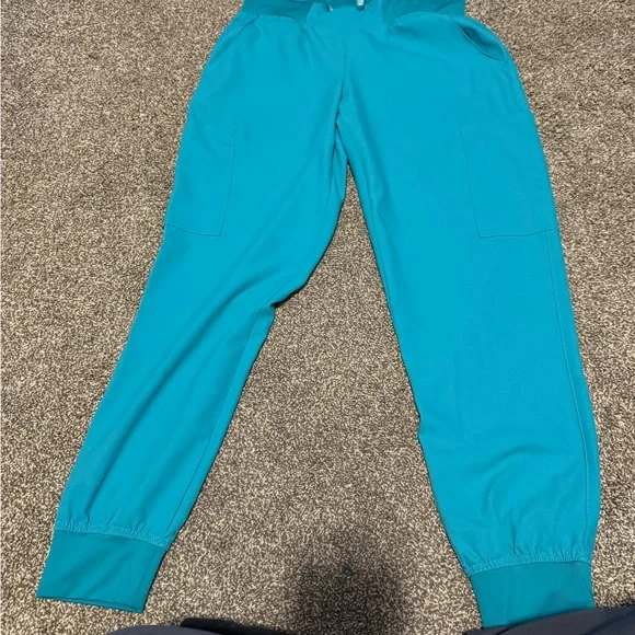 Med Couture Aqua Blue Scrub Top and jogger bottoms - Picture 2 of 3